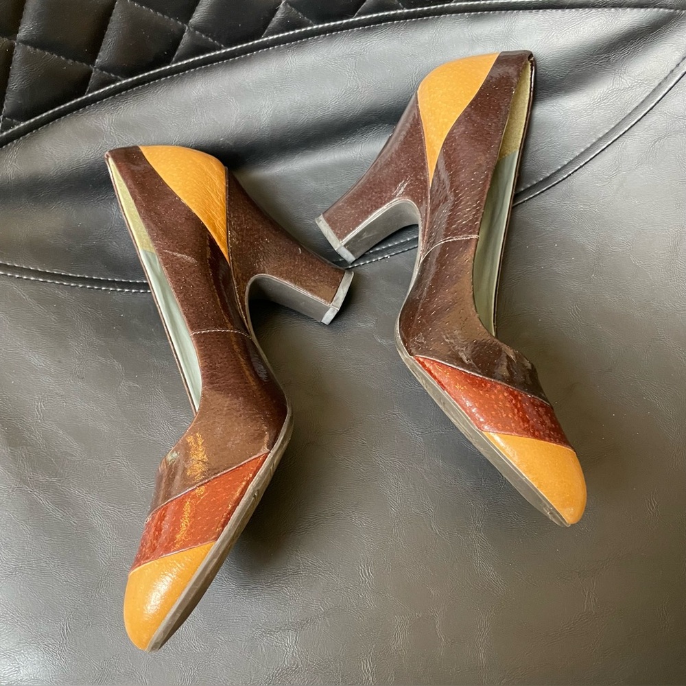 Kenneth Cole Reaction shoes. So pretty. EUC. Medium size heel. Size 8.5